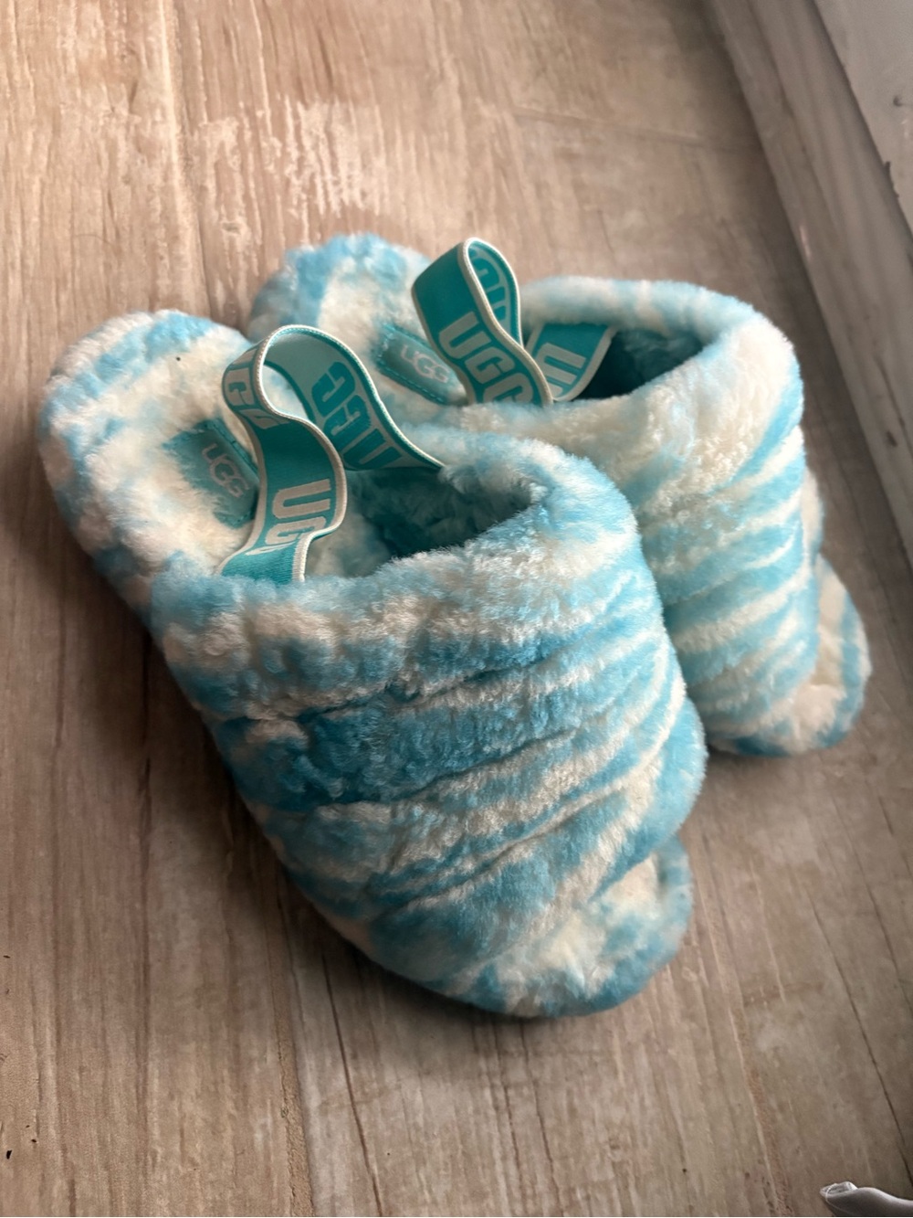 UGG Aqua Tie-Dye Fluff Slippers